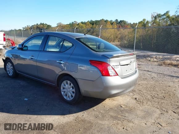 ✅ 2014 Nissan Versa SV • VIN: 3N1CN7APXEL870189 • Лот: 43652286. Опубликован ранее на IAAI с пробегом 63 384 миль. Бесплатный доступ к архиву аукционных продаж из США и подробный отчёт об истории автомобиля на DreamBid. Изображение 3.