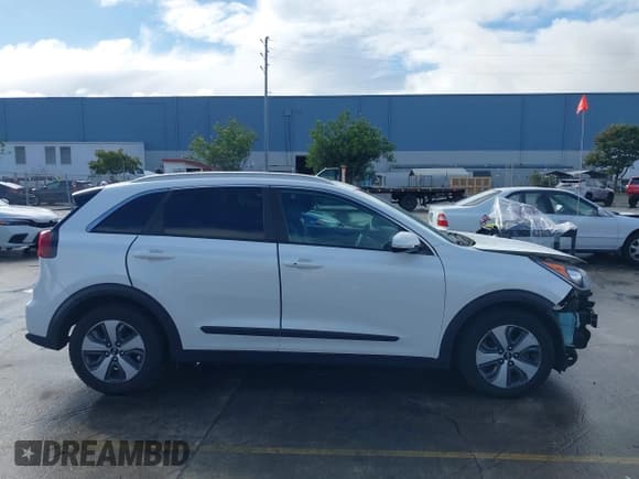 ✅ 2017 Kia Niro EX • VIN: KNDCC3LC8H5057038 • Lot: 43726573. Listed on IAAI with 97,673 mi. Free auction sales archive from the USA and detailed vehicle history report at DreamBid. Image 14.
