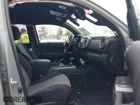 ✅ 2022 Toyota Tacoma TRD Off Road • VIN: 3TYDZ5BN1NT015418 • Lot: 43649466. Listed on IAAI with 58,704 mi. Free auction sales archive from the USA and detailed vehicle history report at DreamBid. Image 5.