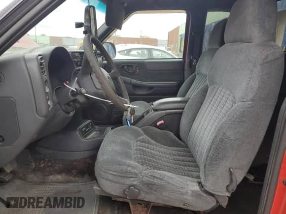 2000 Chevrolet S-10 LS с VIN 1GCDT19W3Y8210921, выставлен на аукционе Copart как лот 72449754 с пробегом 117 881 миль миль и Чистый • Clean title. История ставок и продаж доступна на DreamBid. Изображение 7.