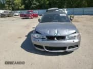 ✅ 2009 BMW 1 Series 135i • VIN: WBAUN93529VK40677 • Lot: 76190644. Wystawiony na Copart z przebiegiem 126 992 mil. Bezpłatny archiwum sprzedaży aukcyjnych z USA i szczegółowy raport historii pojazdu na DreamBid. Zdjęcie 11.