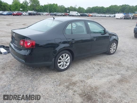✅ 2010 Volkswagen Jetta Limited Edition • VIN: 3VWRZ7AJ0AM105047 • Lot: 42462140. Listed on IAAI with 199,668 mi. Free auction sales archive from the USA and detailed vehicle history report at DreamBid. Image 4.