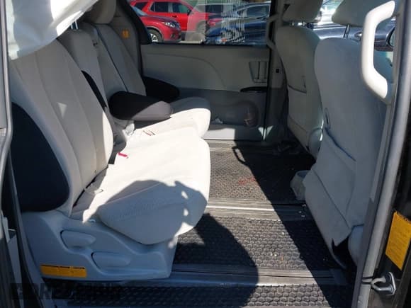 ✅ 2012 Toyota Sienna LE • VIN: 5TDKK3DC6CS196455 • Lot: 43662328. Wystawiony na IAAI z przebiegiem 155 520 mil. Bezpłatny archiwum sprzedaży aukcyjnych z USA i szczegółowy raport historii pojazdu na DreamBid. Zdjęcie 8.