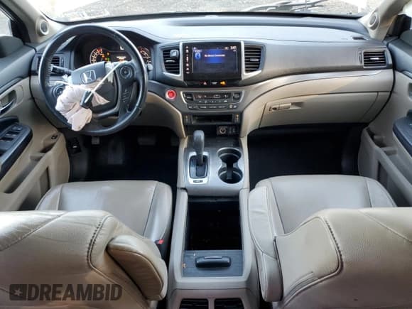 ✅ 2018 Honda Pilot EX-L • VIN: 5FNYF6H58JB072975 • Lot: 82611355. Listed on Copart with 101,541 mi. Free auction sales archive from the USA and detailed vehicle history report at DreamBid. Image 8.