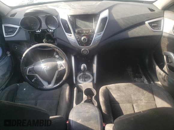 ✅ 2017 Hyundai Veloster • VIN: KMHTC6AD8HU311930 • Lot: 62963314. Wystawiony na Copart z przebiegiem Nie podano. Bezpłatny archiwum sprzedaży aukcyjnych z USA i szczegółowy raport historii pojazdu na DreamBid. Zdjęcie 8.