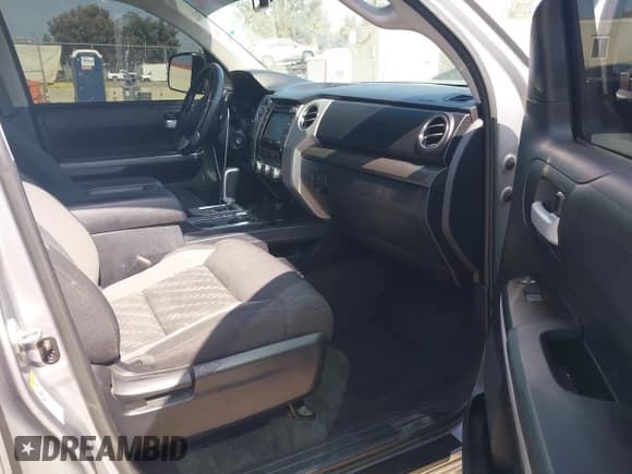 ✅ 2019 Toyota Tundra SR5 • VIN: 5TFDY5F16KX802781 • Lot: 42560986. Listed on IAAI with 59,268 mi. Free auction sales archive from the USA and detailed vehicle history report at DreamBid. Image 5.