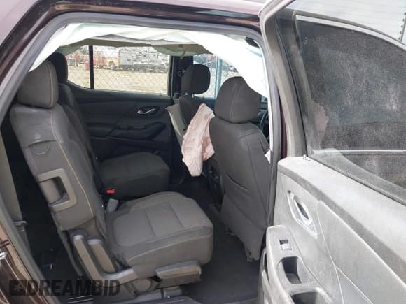 ✅ 2020 Chevrolet Traverse LT Cloth • VIN: 1GNERGKW5LJ238017 • Lot: 43736868. Wystawiony na IAAI z przebiegiem 121 350 mil. Bezpłatny archiwum sprzedaży aukcyjnych z USA i szczegółowy raport historii pojazdu na DreamBid. Zdjęcie 8.