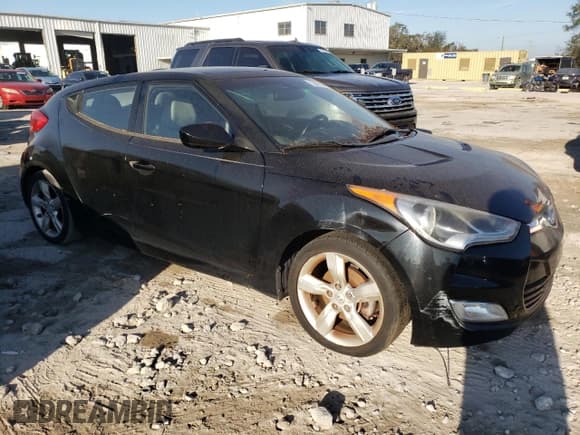 ✅ 2014 Hyundai Veloster • VIN: KMHTC6AD7EU225875 • Lot: 75299694. Wystawiony na Copart z przebiegiem 131 951 mil. Bezpłatny archiwum sprzedaży aukcyjnych z USA i szczegółowy raport historii pojazdu na DreamBid. Zdjęcie 4.