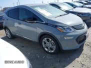 ✅ 2021 Chevrolet Bolt EV LT • VIN: 1G1FY6S09M4106389 • Lot: 41841626. Wystawiony na IAAI z przebiegiem 63 361 mil. Bezpłatny archiwum sprzedaży aukcyjnych z USA i szczegółowy raport historii pojazdu na DreamBid. Zdjęcie 1.