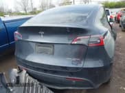 ✅ 2024 Tesla Model Y Long Range • VIN: 7SAYGDEE5RA226317 • Lot: 42025891. Wystawiony na IAAI z przebiegiem 23 995 mil. Bezpłatny archiwum sprzedaży aukcyjnych z USA i szczegółowy raport historii pojazdu na DreamBid. Zdjęcie 17.