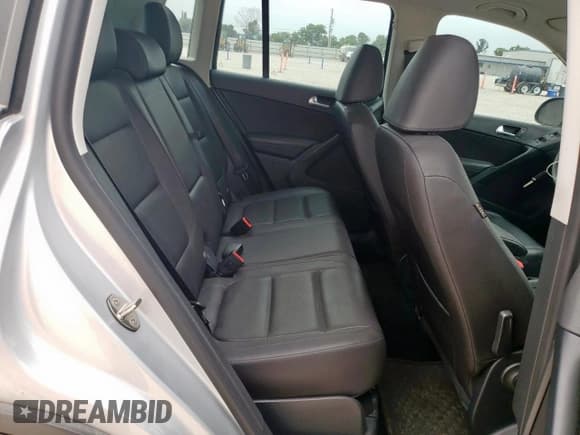 ✅ 2016 Volkswagen Tiguan SEL • VIN: WVGAV7AX0GW517831 • Лот: 57673935. Опубликован ранее на Copart с пробегом 187 088 миль. Бесплатный доступ к архиву аукционных продаж из США и подробный отчёт об истории автомобиля на DreamBid. Изображение 11.