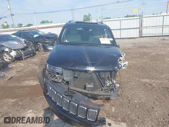 ✅ 2017 Jeep Grand Cherokee Limited 75th Anniversary • VIN: 1C4RJFBT9HC735892 • Lot: 42060739. Listed on IAAI with 93,852 mi. Free auction sales archive from the USA and detailed vehicle history report at DreamBid. Image 12.