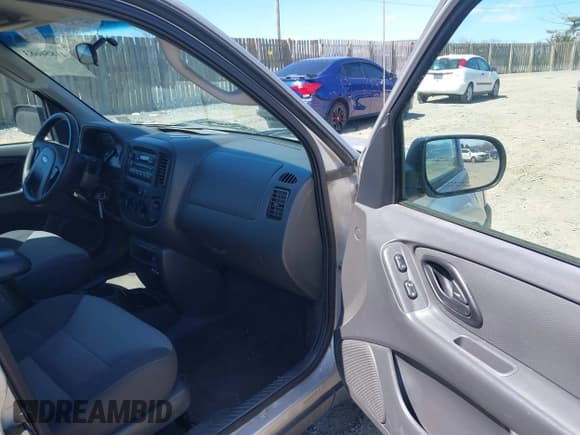 ✅ 2003 Ford Escape XLS Popular • VIN: 1FMYU92193KE09488 • Лот: 41856683. Опубликован ранее на IAAI с пробегом 159 062 миль. Бесплатный доступ к архиву аукционных продаж из США и подробный отчёт об истории автомобиля на DreamBid. Изображение 5.