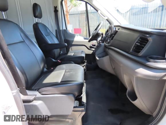 ✅ 2020 Ford Transit Cargo • VIN: 1FTBR1X8XLKB60749 • Lot: 61684405. Listed on Copart with 77,415 mi. Free auction sales archive from the USA and detailed vehicle history report at DreamBid. Image 5.