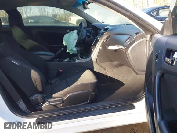 ✅ 2012 Hyundai Genesis Coupe R-Spec • VIN: KMHHT6KD8CU067287 • Lot: 41634427. Wystawiony na IAAI z przebiegiem 84 137 mil. Bezpłatny archiwum sprzedaży aukcyjnych z USA i szczegółowy raport historii pojazdu na DreamBid. Zdjęcie 5.