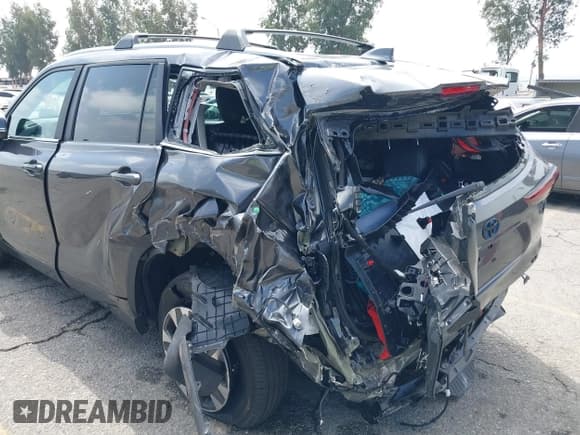 ✅ 2024 Toyota Highlander Hybrid XLE • VIN: 5TDKBRCH3RS638732 • Lot: 42737267. Wystawiony na IAAI z przebiegiem 10 356 mil. Bezpłatny archiwum sprzedaży aukcyjnych z USA i szczegółowy raport historii pojazdu na DreamBid. Zdjęcie 6.