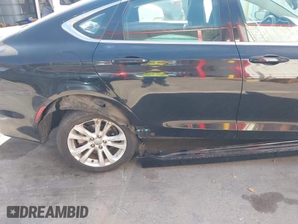 ✅ 2015 Chrysler 200 Limited • VIN: 1C3CCCABXFN577818 • Lot: 43593226. Listed on IAAI with 94,027 mi. Free auction sales archive from the USA and detailed vehicle history report at DreamBid. Image 6.