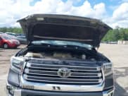 ✅ 2018 Toyota Tundra SR5 • VIN: 5TFFY5F16JX230635 • Лот: 42480864. Опубликован ранее на IAAI с пробегом 128 579 миль. Бесплатный доступ к архиву аукционных продаж из США и подробный отчёт об истории автомобиля на DreamBid. Изображение 10.