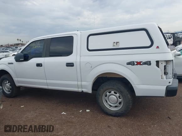 ✅ 2018 Ford F-150 XL • VIN: 1FTEW1EG9JKF64073 • Lot: 43423301. Wystawiony na IAAI z przebiegiem 103 674 mil. Bezpłatny archiwum sprzedaży aukcyjnych z USA i szczegółowy raport historii pojazdu na DreamBid. Zdjęcie 14.