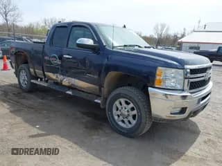 2011 Chevrolet Silverado 2500HD LT z VIN 1GC2KXCG2BZ221313, wystawiony jako IAAI lot #42056285 z przebiegiem 165 012 mil mil oraz . Historia ofert i sprzedaży dostępna na DreamBid. Obrazek 1.
