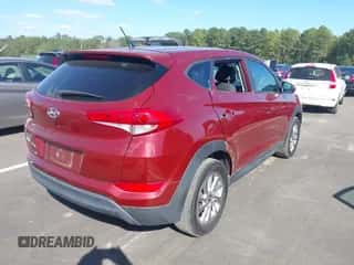 2018 Hyundai Tucson SE z VIN KM8J23A48JU768462, wystawiony jako IAAI lot #43380047 z przebiegiem 94 727 mil mil oraz . Historia ofert i sprzedaży dostępna na DreamBid. Obrazek 4.