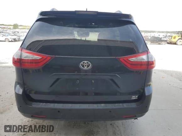 ✅ 2018 Toyota Sienna XLE • VIN: 5TDDZ3DC9JS206770 • Lot: 70149515. Listed on Copart with 125,626 mi. Free auction sales archive from the USA and detailed vehicle history report at DreamBid. Image 6.