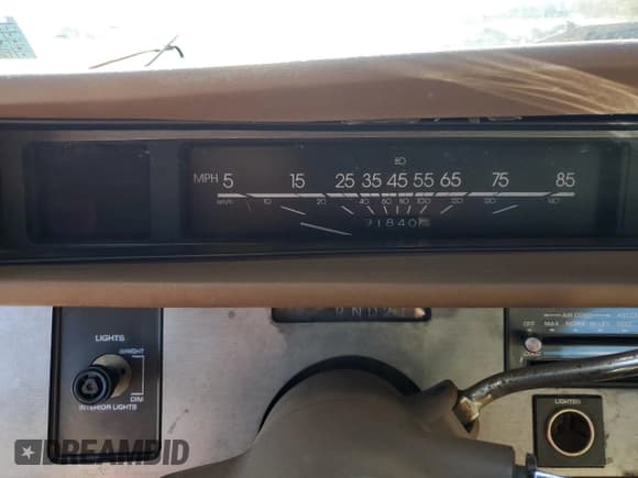 ✅ 1985 Chevrolet Celebrity • VIN: 1G1AW19R8F6308705 • Лот: 42148305. Опубликован ранее на Copart с пробегом 91 840 миль. Бесплатный доступ к архиву аукционных продаж из США и подробный отчёт об истории автомобиля на DreamBid. Изображение 9.