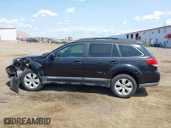 ✅ 2010 Subaru Outback Premium All-Weather Anniversary • VIN: 4S4BRBCC5A3341325 • Lot: 42443920. Listed on IAAI with 248,131 mi. Free auction sales archive from the USA and detailed vehicle history report at DreamBid. Image 14.
