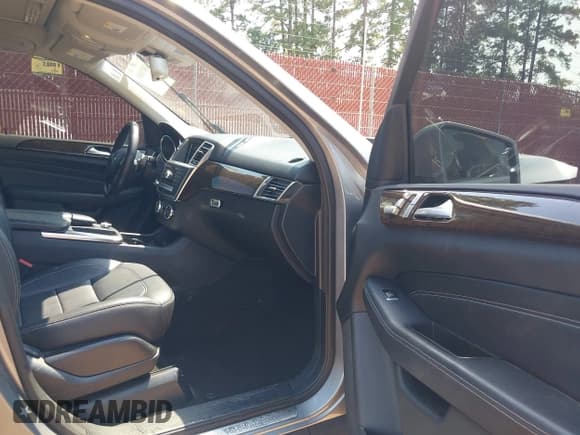 ✅ 2015 Mercedes-Benz M 350 • VIN: 4JGDA5HB6FA530585 • Лот: 43070006. Опубликован ранее на IAAI с пробегом 92 505 миль. Бесплатный доступ к архиву аукционных продаж из США и подробный отчёт об истории автомобиля на DreamBid. Изображение 5.