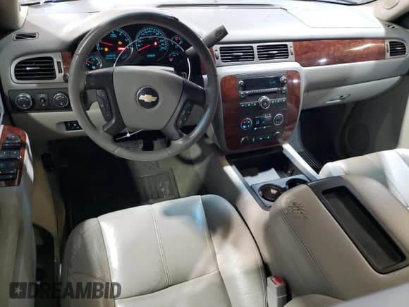 ✅ 2010 Chevrolet Silverado 1500 • VIN: 3GCRKTE23AG122734 • Lot: 77863284. Wystawiony na Copart z przebiegiem 166 146 mil. Bezpłatny archiwum sprzedaży aukcyjnych z USA i szczegółowy raport historii pojazdu na DreamBid. Zdjęcie 8.