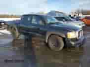 2005 Dodge Dakota ST z VIN 1D7HW28K95S249191, wystawiony jako Copart lot #43809305 z przebiegiem 225 537 mil mil oraz Czysty tytuł • Clean title. Historia ofert i sprzedaży dostępna na DreamBid. Obrazek 4.