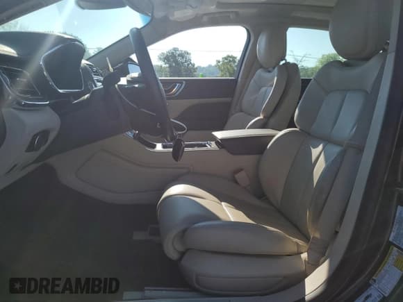 ✅ 2017 Lincoln Continental Select • VIN: 1LN6L9SP7H5611055 • Lot: 69420405. Listed on Copart with 16,038 mi. Free auction sales archive from the USA and detailed vehicle history report at DreamBid. Image 7.