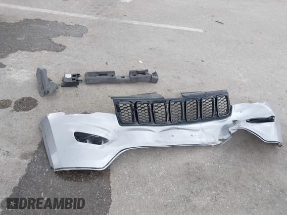 ✅ 2019 Jeep Grand Cherokee Upland • VIN: 1C4RJFAG8KC692741 • Lot: 42868590. Listed on IAAI with 61,333 mi. Free auction sales archive from the USA and detailed vehicle history report at DreamBid. Image 12.