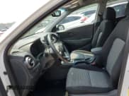 ✅ 2020 Hyundai Kona SEL Plus • VIN: KM8K62AA5LU516955 • Лот: 60040863. Опубликован ранее на Copart с пробегом 25 618 миль. Бесплатный доступ к архиву аукционных продаж из США и подробный отчёт об истории автомобиля на DreamBid. Изображение 7.