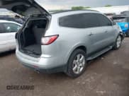 ✅ 2017 Chevrolet Traverse Premier • VIN: 1GNKRJKD1HJ230177 • Lot: 42111204. Wystawiony na IAAI z przebiegiem 121 727 mil. Bezpłatny archiwum sprzedaży aukcyjnych z USA i szczegółowy raport historii pojazdu na DreamBid. Zdjęcie 4.