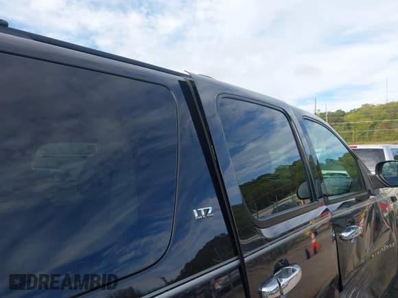 ✅ 2008 Chevrolet Suburban 1LT • VIN: 1GNFK16308R273272 • Lot: 43293480. Listed on IAAI with 196,395 mi. Free auction sales archive from the USA and detailed vehicle history report at DreamBid. Image 14.