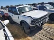 ✅ 2022 Ford Bronco • VIN: 1FMDE5AH5NLB77875 • Lot: 68306065. Wystawiony na Copart z przebiegiem 23 881 mil. Bezpłatny archiwum sprzedaży aukcyjnych z USA i szczegółowy raport historii pojazdu na DreamBid. Zdjęcie 4.