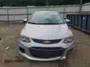 2020 Chevrolet Sonic LT с VIN 1G1JD5SB8L4101667, выставлен на аукционе Copart как лот 60565574 с пробегом 27 427 миль миль и Списание • Salvage title. История ставок и продаж доступна на DreamBid. Изображение 5.