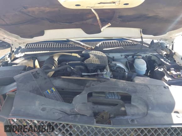 ✅ 2005 Chevrolet Silverado 2500HD LS • VIN: 1GCHK23225F829520 • Lot: 43518276. Wystawiony na IAAI z przebiegiem 276 568 mil. Bezpłatny archiwum sprzedaży aukcyjnych z USA i szczegółowy raport historii pojazdu na DreamBid. Zdjęcie 10.