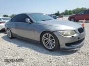 ✅ 2011 BMW 3 Series 335i • VIN: WBAKG7C54BE597970 • Lot: 66807845. Wystawiony na Copart z przebiegiem 100 051 mil. Bezpłatny archiwum sprzedaży aukcyjnych z USA i szczegółowy raport historii pojazdu na DreamBid. Zdjęcie 4.