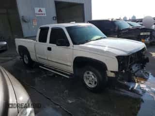 2003 Chevrolet Silverado 1500 LS z VIN 2GCEC19T131197995, wystawiony jako Copart lot #69527004 z przebiegiem 197 471 mil mil oraz Szkoda całkowita • Salvage title. Historia ofert i sprzedaży dostępna na DreamBid. Obrazek 4.