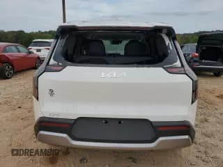 ✅ 2024 Kia EV9 Light Long Range • VIN: KNDAB5S19R6029900 • Lot: 74714424. Wystawiony na Copart z przebiegiem 5 380 mil. Bezpłatny archiwum sprzedaży aukcyjnych z USA i szczegółowy raport historii pojazdu na DreamBid. Zdjęcie 6.