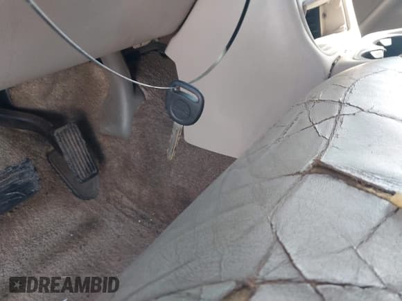 ✅ 2001 GMC Yukon XL SLT • VIN: 3GKEC16T21G225638 • Lot: 41917916. Listed on IAAI with 271,249 mi. Free auction sales archive from the USA and detailed vehicle history report at DreamBid. Image 11.