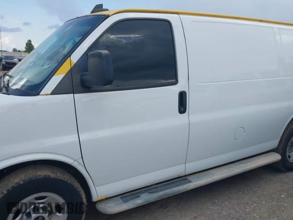 ✅ 2020 GMC Savana Cargo • VIN: 1GTW7AFG0L1268593 • Lot: 42712523. Wystawiony na IAAI z przebiegiem 210 620 mil. Bezpłatny archiwum sprzedaży aukcyjnych z USA i szczegółowy raport historii pojazdu na DreamBid. Zdjęcie 14.