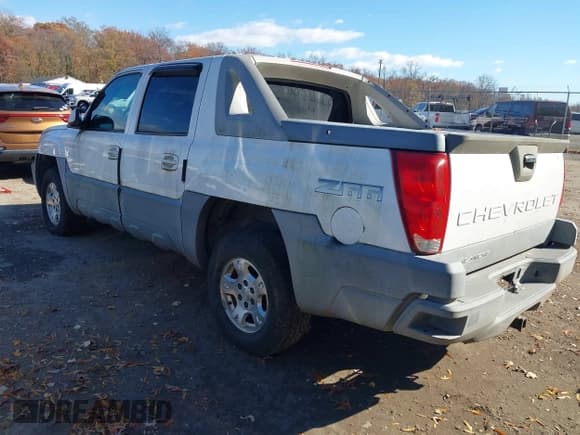 ✅ 2002 Chevrolet Avalanche • VIN: 3GNEC13T32G319908 • Lot: 43625272. Listed on IAAI with 184,181 mi. Free auction sales archive from the USA and detailed vehicle history report at DreamBid. Image 3.
