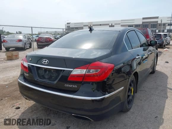 ✅ 2013 Hyundai Genesis 3.8L • VIN: KMHGC4DD0DU222476 • Lot: 43157867. Listed on IAAI with 157,508 mi. Free auction sales archive from the USA and detailed vehicle history report at DreamBid. Image 4.