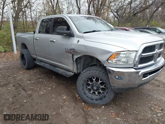 ✅ 2018 Ram 2500 SLT • VIN: 3C6UR5DL0JG245815 • Lot: 43717796. Listed on IAAI with 194,418 mi. Free auction sales archive from the USA and detailed vehicle history report at DreamBid. Image 1.