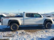 ✅ 2021 Toyota Tacoma SR5 • VIN: 3TMDZ5BN6MM105593 • Lot: 41424096. Wystawiony na IAAI z przebiegiem 39 215 mil. Bezpłatny archiwum sprzedaży aukcyjnych z USA i szczegółowy raport historii pojazdu na DreamBid. Zdjęcie 14.
