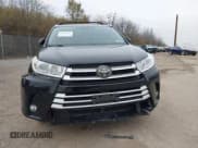 ✅ 2017 Toyota Highlander XLE • VIN: 5TDJZRFH2HS469580 • Lot: 43843833. Listed on IAAI with 120,451 mi. Free auction sales archive from the USA and detailed vehicle history report at DreamBid. Image 19.