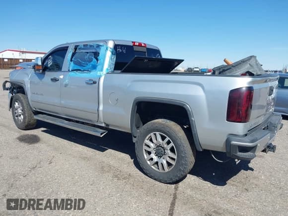 ✅ 2017 GMC Sierra 2500HD Denali • VIN: 1GT12UEYXHF221974 • Лот: 42184163. Опубликован ранее на IAAI с пробегом Не указан. Бесплатный доступ к архиву аукционных продаж из США и подробный отчёт об истории автомобиля на DreamBid. Изображение 3.